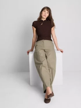 Top con cuello alto texturizado