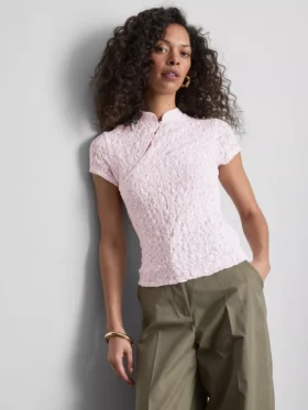 Top con cuello alto texturizado