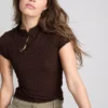 Top con cuello alto texturizado