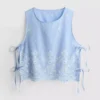 Top con lazo lateral bordado