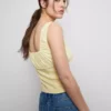 Top corsé de crepé con cuello cuadrado