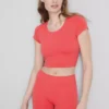Top corto con cuello redondo supersuave