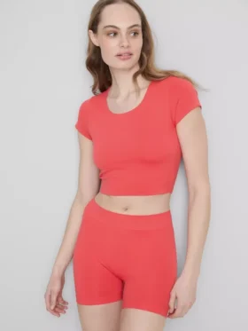 Top corto con cuello redondo supersuave