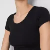 Top corto con cuello redondo supersuave