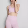 Top corto deportivo sin costuras con espalda cruzada