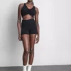 Top corto fruncido de tacto suave como la mantequilla