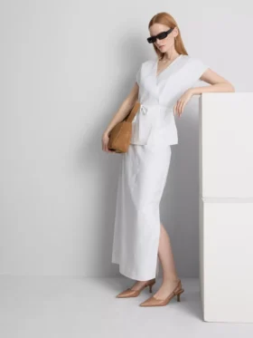 Top cruzado de lino con cuello en V de The Edit
