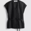 Top cruzado de lino con cuello en V de The Edit
