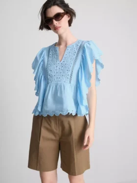Top de algodón bordado con mangas festoneadas