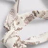 Top de bikini con cuello halter y estampado de bandana