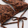 Top de bikini con cuello halter y estampado de leopardo de Paula Echevarría