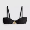Top de bikini escotado con detalle floral