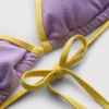 Top de bikini triangular con efecto arrugado en contraste