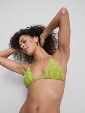 Top de bikini triangular con peces bordados