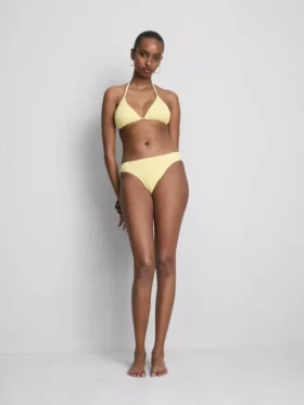 Top de bikini triangular con textura arrugada