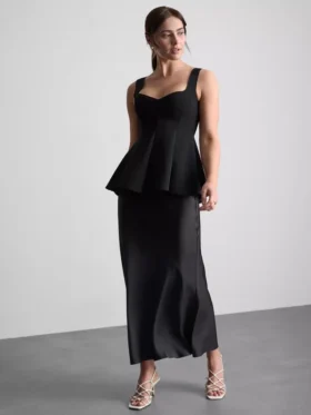 Top de crepé con peplum y escote corazón