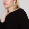 Top de manga larga con cuello barco fruncido