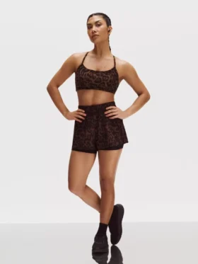 Top deportivo corto con espalda nadadora y estampado de leopardo