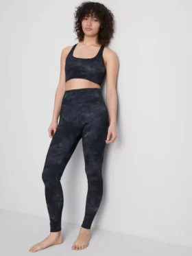 Top deportivo corto con espalda nadadora y estampado de mármol
