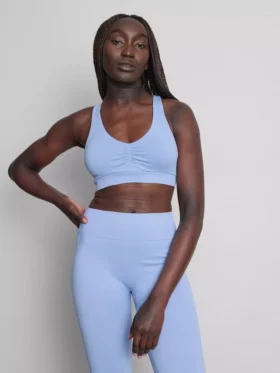 Top deportivo corto sin costuras y con tirantes
