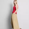 Top sin mangas con peplum y escote en V