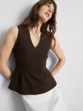 Top sin mangas con peplum y escote en V