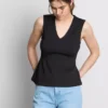 Top sin mangas con peplum y escote en V