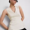 Top sin mangas con peplum y escote en V