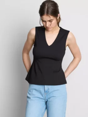 Top sin mangas con peplum y escote en V