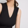 Top sin mangas con peplum y escote en V