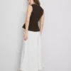 Top sin mangas con peplum y escote en V