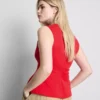 Top sin mangas con peplum y escote en V