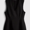 Top sin mangas con peplum y escote en V