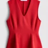 Top sin mangas con peplum y escote en V
