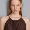 Top trapecio con cuello halter texturizado