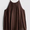 Top trapecio con cuello halter texturizado