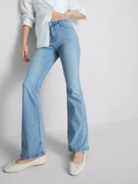 Vaqueros acampanados de algodón denim de talle medio