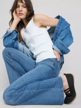 Vaqueros acampanados de algodón denim de talle medio