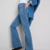 Vaqueros acampanados de algodón denim de talle medio