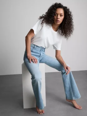 Vaqueros acampanados de denim de algodón de talle medio