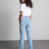 Vaqueros acampanados de denim de algodón de talle medio