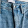 Vaqueros acampanados de denim de algodón de talle medio