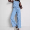 Vaqueros de algodón denim con pliegues y pernera ancha