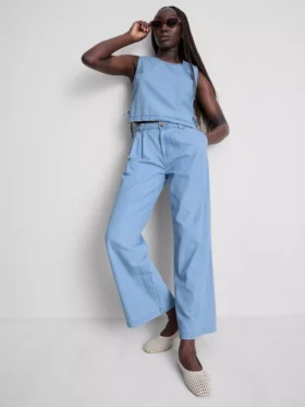 Vaqueros de algodón denim con pliegues y pernera ancha