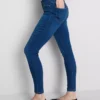 Vaqueros pitillo de talle medio Essential | corte regular