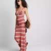 Vestido largo de croché con cuello en V de Paula Echevarría