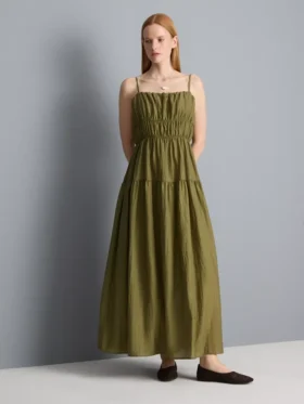 Vestido largo holgado con volantes