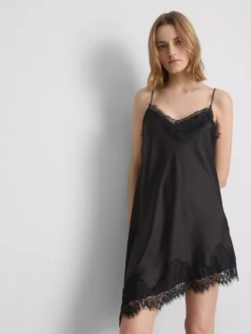 Vestido lencero asimétrico de encaje satinado de The Edit