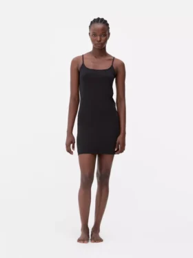 Vestido liso moldeador tipo camisola