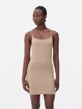 Vestido liso moldeador tipo camisola
